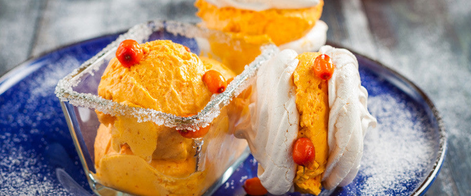 Our delicious banana and mango ice cream. Baked cream fused with madagascar vanilla, slowly mixed with banana puree and mango pieces. Available in pint portions and merengue sandwiches.